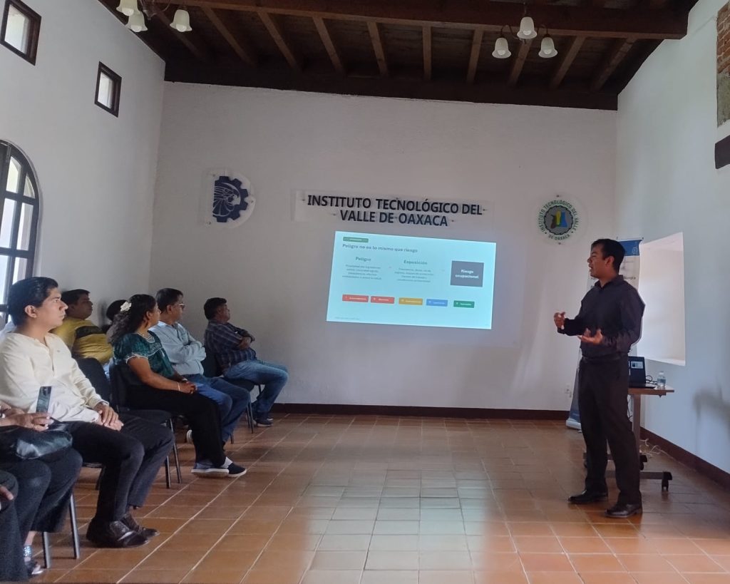 Biol. David Jerónimo Gómez presentó con éxito la disertación de su examen de grado Biol. David Jerónimo Gómez presentó con éxito la disertación de su examen de grado